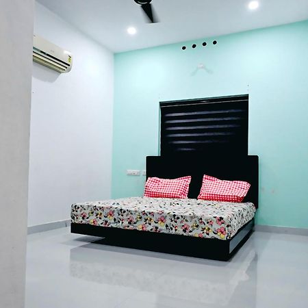 Elamkulam Penthouse - 3Bhk Ac With Kitchen - Kochi Daire Chottanikara Dış mekan fotoğraf