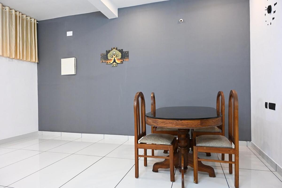 Elamkulam Penthouse - 3Bhk Ac With Kitchen - Kochi Daire Chottanikara Dış mekan fotoğraf