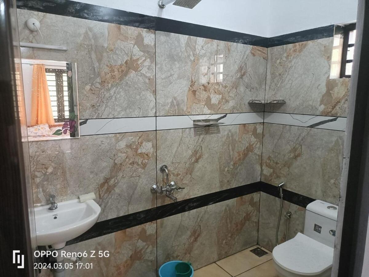 Elamkulam Penthouse - 3Bhk Ac With Kitchen - Kochi Daire Chottanikara Dış mekan fotoğraf